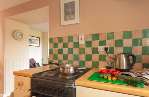 West Heslerton House | 3 bedroomed holiday cottages that sleeps 5, with one off road car parking space and indoor pool