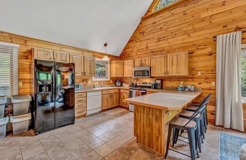 Huddleston House | 3 Bedrooms, 1 Flex Room, 4 Bathrooms! Come Visit 'Lake-A-Licious'!