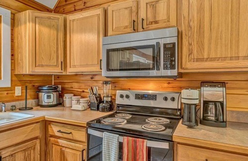 Huddleston House | 3 Bedrooms, 1 Flex Room, 4 Bathrooms! Come Visit 'Lake-A-Licious'!