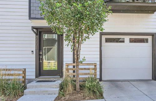 Lakewood House | 3 Bedrooms 2 Bath Townhome In West Denver Near to Red Rocks And Foothills