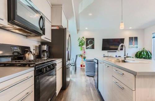 Lakewood House | 3 Bedrooms 2 Bath Townhome In West Denver Near to Red Rocks And Foothills