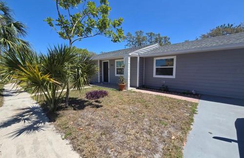 Gulfport House | 3 bedrooms 2 bathrooms Charming Gulfport home near the beach