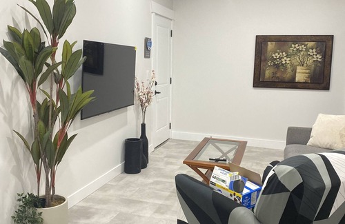 Chilliwack Proper Village West House | 3 bedrooms ,2 bathrooms guest house in chilliwack .