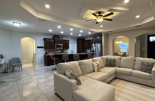 Brownsville House | 3 bedrooms, 2 baths, open concept kitchen and living