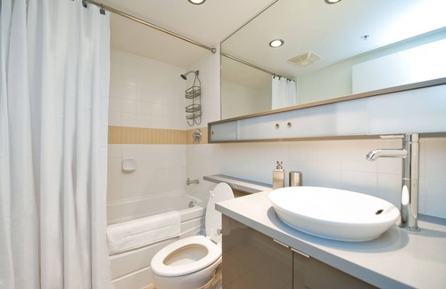 Crosstown House | 3 Bedrooms/3 Baths House in Downtown Vancouver