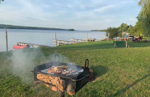 Rideau Lakes Cabin | 3 bedrooms Cozy Cabin on Westport Ontario, Family and pet friendly !
