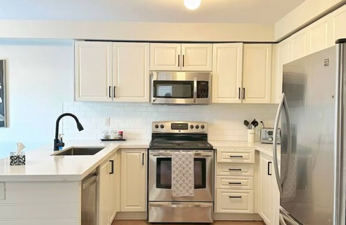 Courtice House | 3 bedrooms home peaceful friendly spot perfect for vacation, family visit, work