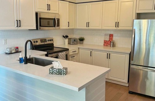 Courtice House | 3 bedrooms home peaceful friendly spot perfect for vacation, family visit, work