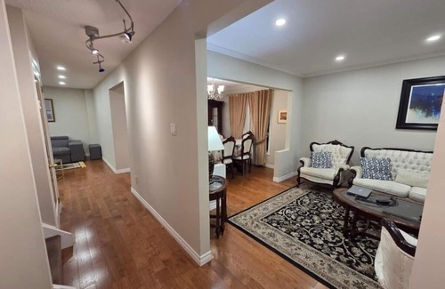 Mississauga House | 3-Bedrooms House in Mississauga with WiFi, AC, Parking. Main floor