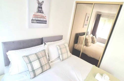 St Albans House | 3 bedrooms House Sleeps 7