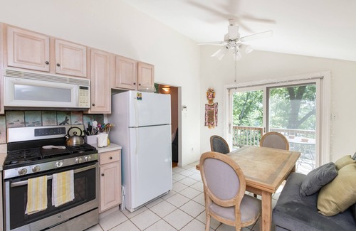 Hollywood House | 3 Bedrooms Relaxing Rustic House on Saint Thomas CreeK