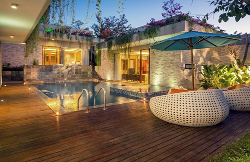 Mumbul Villa | 3 Bedrooms villa with great view