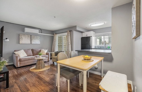 East Village Condo | 3 Beds (Queen) Free Underground Parking, AC, Riverwalk, Saddledome, 2 bedrooms