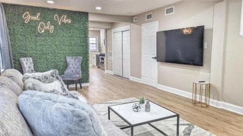 Deanwood House | 3 Blks to Metro Near FedEx Field Washington DC