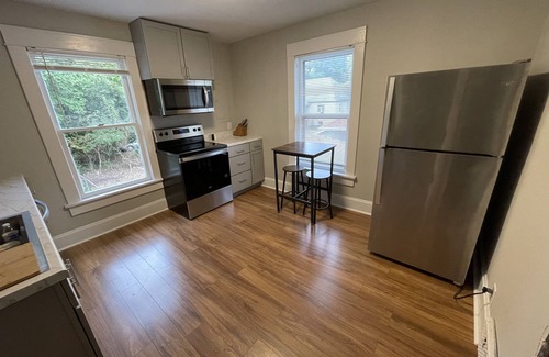 Manhattan House | 3 blocks from Aggieville, 1 block to City Park, .5 mile to KSU Campus.