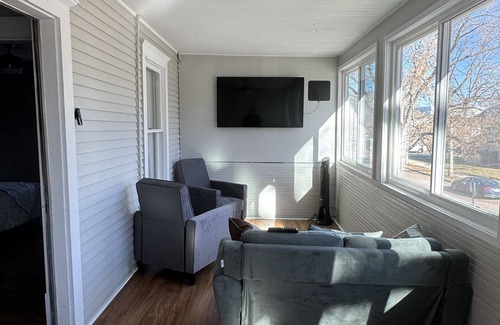 Manhattan House | 3 blocks from Aggieville, 1 block to City Park, .5 mile to KSU Campus.