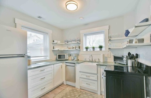 Hamilton House | 3 blocks from Spookynook & on the historical reg.