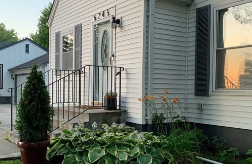 Richfield House | 3 BR, 1BA - Sleeps 7 - Close to MOA/Airport/Downtown - Close to Lakes & Rivers