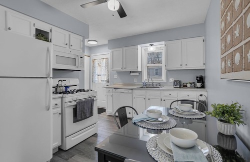 Clarklake House | 3 Br 2 Ba Sleeps 8, 70" smart TV, 5-min walk to Lake, AC, Fire Pit, Deck & Porch