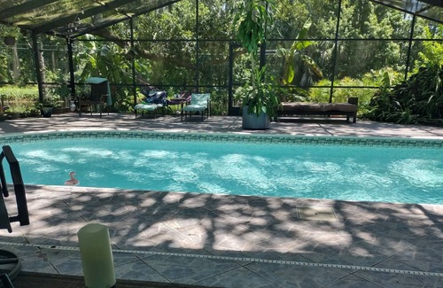 New Port Richey House | 3 br/ 2 bath boho retreat! -Near Tampa/Beach/ Springs
