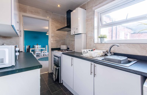 South Shields Apartment | 3-BR Apartment | Metro Station & Beach Close By