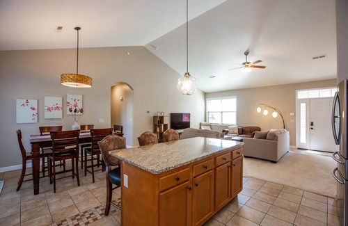 Manhattan House | 3 BR at Colbert Hills