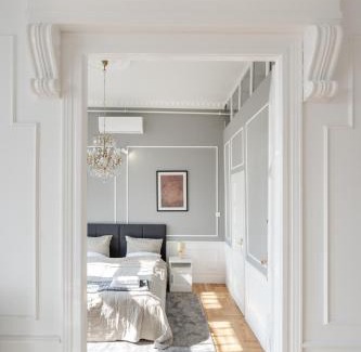 Nepszinhaz negyed Apartment | 3 BR Classical Apartment With a Modern Touch 2unit