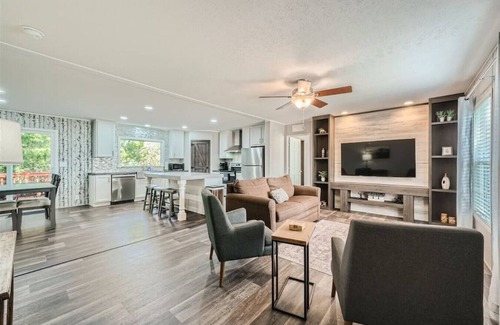 Cedar Creek House | 3 BR Hill House at Cedar Hills Ranch