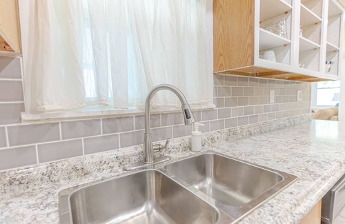 Holiday Beach House | 3+ BR Home in quiet area - short walk to beach!