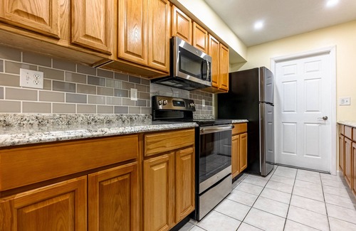 Holiday Beach House | 3+ BR Home in quiet area - short walk to beach!