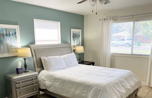 Hobbs House | 3 BR House with HUGE fenced Yard