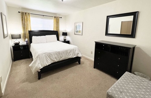 Hobbs House | 3 BR House with HUGE fenced Yard