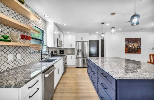 Southampton House | 3 BR, King Beds, Free Parking | Sunset Serenity