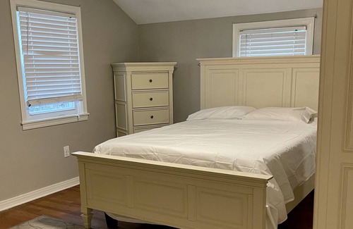 Eastside House | 3 BR near LeMoyne, SU, Hospitals