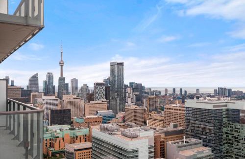 Bay Cloverhill Apartment | 3 BR Panoramas Lake Ontario and CN Tower View
