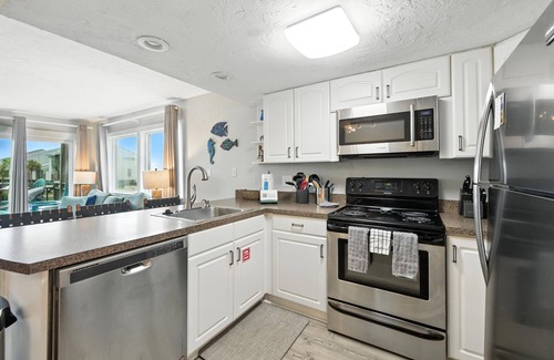 East End Condo | 3 BR Pet Friendly East End Condo with community pool