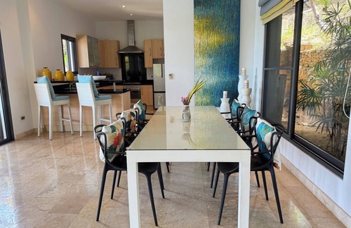 Moo 5 Villa | 3 BR Sea View Private Pool Villa Short Walk to Choeng Mon Beach