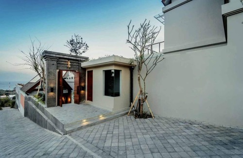 Kutuh Villa | 3 BR Secluded Villa Few Minutes to Geger Beach, South Bali Nusa Dua
