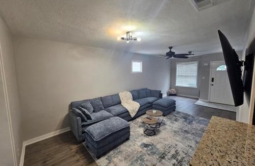 Navy Point Villa | 3 BR Tropical Bliss Getaway with Private Pool