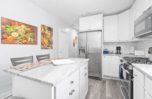 Greater Grand Crossing Apartment | 3 BR w Private Parking Minutes from I-90
