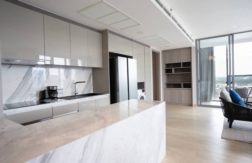 Bangkok Central Business District Condo | 3 BR/WG/128 Sqm/Monthly