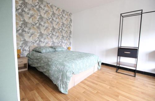 Thierville-sur-Meuse Apartment | 3 chambres - Très grand jardin privée - Terrasse Privée - Garage vélo et moto - Parking voiture privée dans la propriété - Géré par Presta-Zen'Services