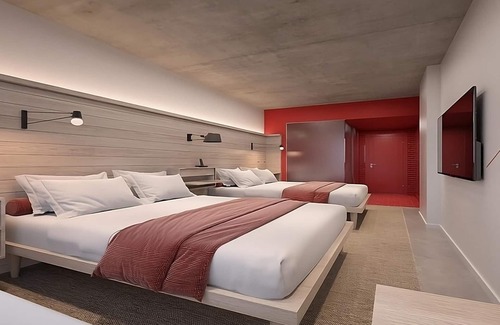 Washington Heights Hotel | 3 Convenient Queen Rooms at Radio Hotel New York, Short Drive to Wave Hill!
