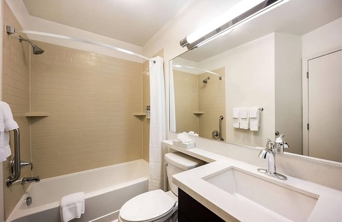 Morris Plains Hotel | 3 Cozy 1BR Suites w/Full Kitchen & BBQ Area for Home-Like Comfort