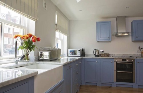Salcombe Cottage | 3 EDDYSTONE ROW, family friendly, with a garden in Salcombe