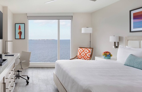 Charlotte Harbor Hotel | 3 Elegant Harbor King Studio Near Laishley Park – Close to Everything You Need