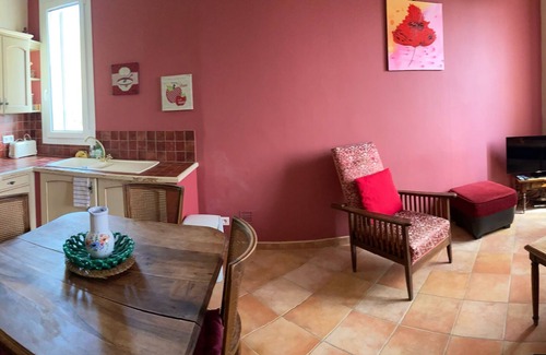 Sablet House | 3 épis gite in Provence with air conditioning and private swimming pool not overlooked