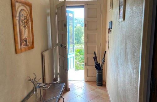 Sablet House | 3 épis gite in Provence with air conditioning and private swimming pool not overlooked