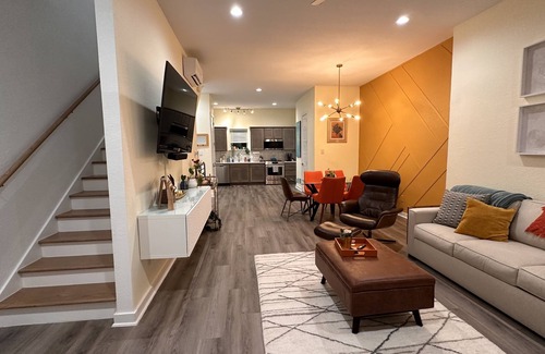 Tobin Hill Condo | 3 King B/B Condo Minutes from San Antonio's Attractions! W/Free EV charger