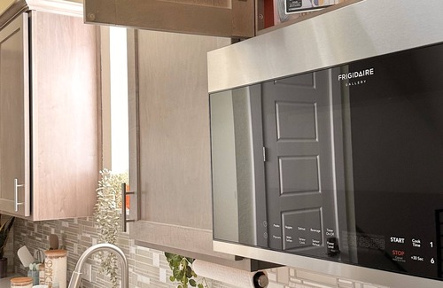 Tobin Hill Condo | 3 King B/B Condo Minutes from San Antonio's Attractions! W/Free EV charger